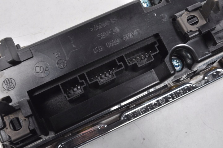 MERCEDES W209 PANNEAU COMMUTATEURS A2096890031