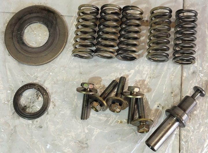 CORBEILLE EMBRAYAGE 22100-MBW-000 HONDA CBR 600 F4 SC35 1998-2001R