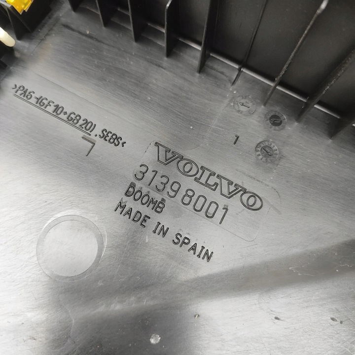 COUVERCLE BOÎTES FUSIBLES VOLVO OE 31398001