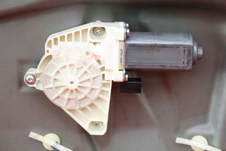 ÉLÉVATEUR VITRES DROIT AVANT A1697202879 A1698206826 MERCEDES B-KLASA W245