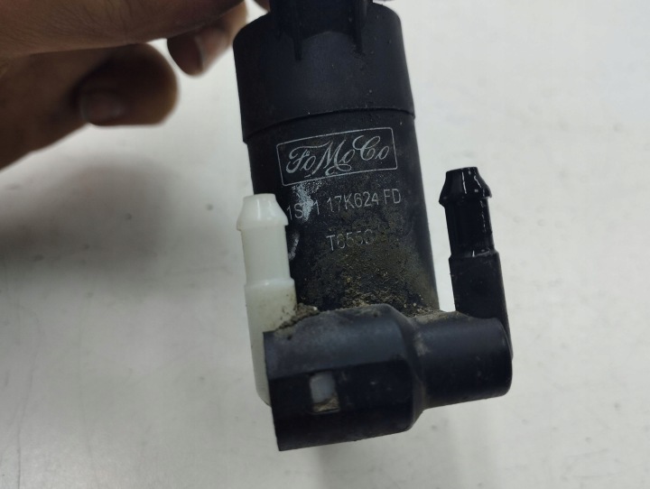 FORD FOCUS C-MAX POMPE LAVE-GLACE 2005 1S7117K624FD