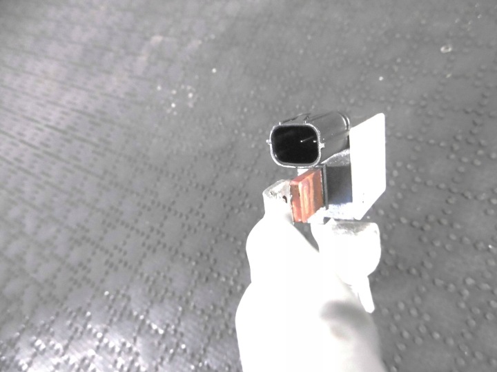 SERRE-CÂBLE MOINS FIL BATTERIE KIA STINGER 37180-J5000