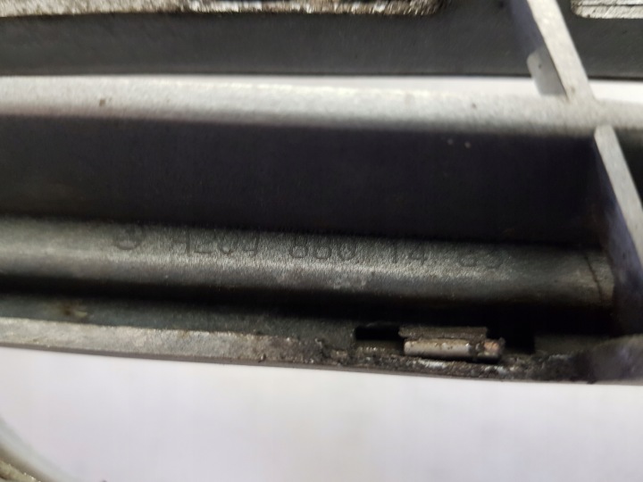 CALANDRE GRILLE CALANDRE RADIATEUR MERCEDES W204 2048801483