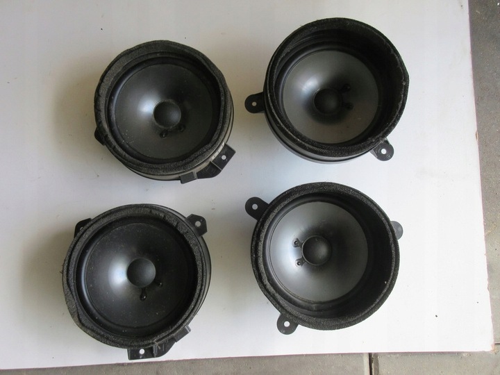 SUBARU FORESTER 3 ALTAVOCES DE PUERTA JUEGO 