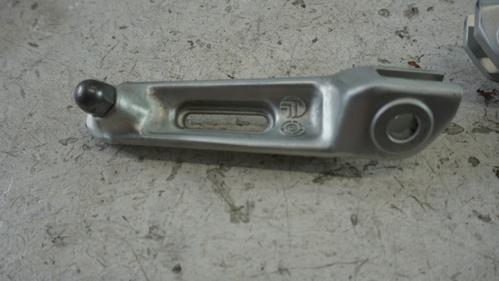 H702 TRIUMPH DAYTONA 675 06-16 SETY PODNOZKI JEU ORIGINAL
