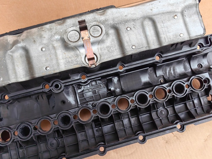 COUVERCLE DE SOUPAPES BMW E46 E38 E39 X5 E53 M57 2.5D 3.0D 7787980 (1015)