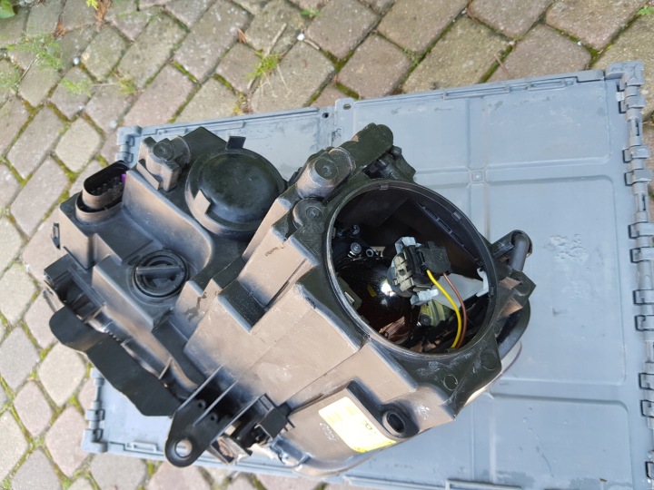 VW TOURAN I LIFT RESTYLAGE PHARE AVANT DROITE 2006-10R.