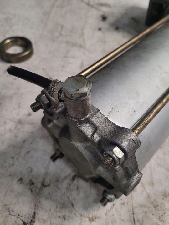 SERVOMOTEUR PNEUMATIQUE CAPOTS PORTES MASATS 101154C0 SCANIA 1237 IRIZAR CENTURY