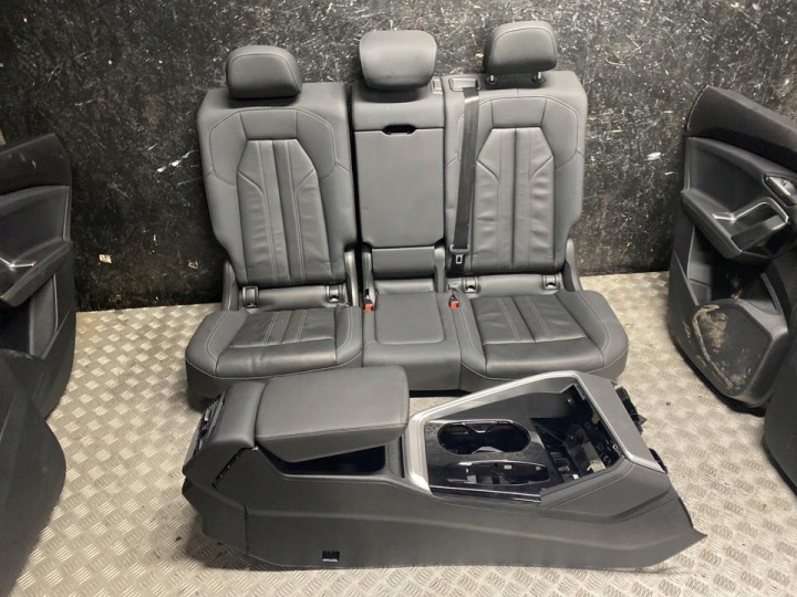 SIÈGES BANQUETTE ARRIÈRE ENSEMBLE AUDI Q5 GUB 2025 PANNEAU PORTES ACCOUDOIR