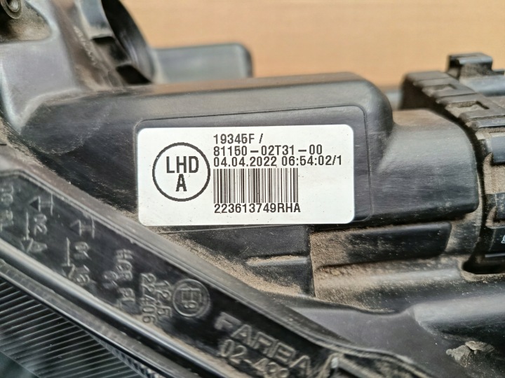 PROJECTEUR AVANT CÔTÉ GAUCHE TOYOTA COROLLA E210 E21 8115002T31