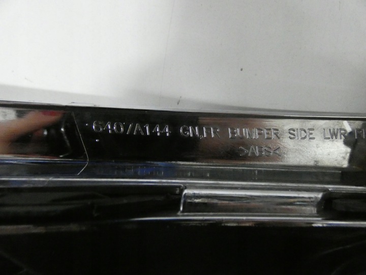 GRILLE PARE-CHOCS DROITE MITSUBISHI OUTLANDER III 512.