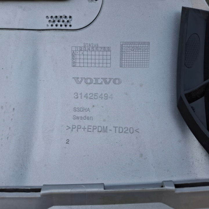 VOLVO XC60 DOUBLURE PARE-CHOCS ARRIÈRE EMBOUTS ÉCHAPPEMENT