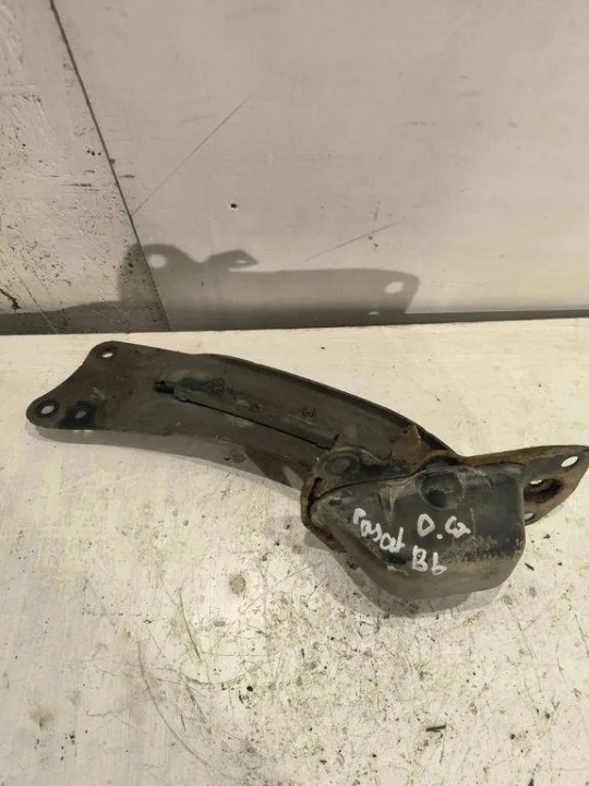 BRAS DE SUSPENSION ARRIÈRE DROIT VW PASSAT B6 (3C2) 3C0501476A 2.0L GASOLINE 110KW 2005