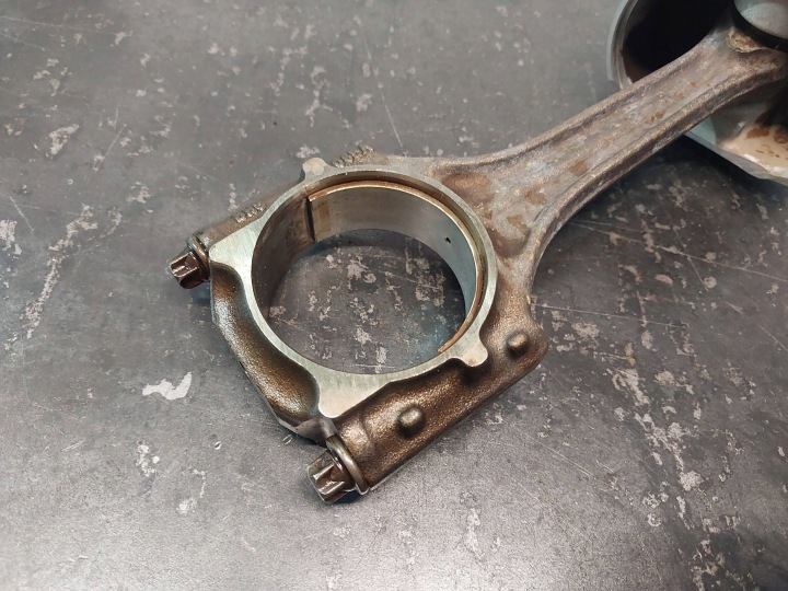 PISTON AVEC BIELLE AUDI A4 B6 8E 8H 1.8T BFB 80,950