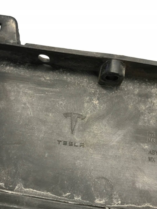 TESLA MODÈLE X GRILLE CENTRALE DANS PARE-CHOCS 1047740-00-H