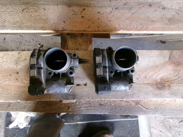PAPILLON DES GAZ COMPLÈTE TRAFIC II VIVARO B 2,0DCI LIFT ORIGINAL 8200330810-F