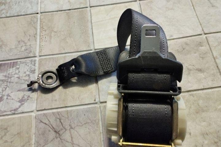 CEINTURE DE SÉCURITÉ ARRIÈRE GAUCHE FIAT CROMA (154_) 33048191 1.9L DIESEL 2006