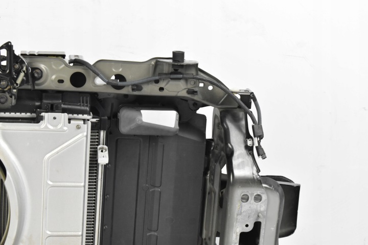 PANNEAU AVANT VENTILATEUR RADIATEURS TOYOTA YARIS III P13 1.33VVTI 2011-2014