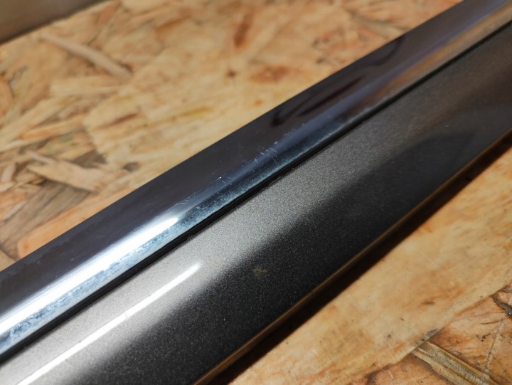 MOULURE PORTES DROIT AVANT VW PASSAT B7 3AA854940