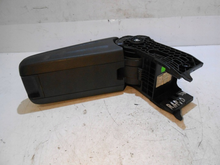 SKODA RAPID ACCOUDOIR 6V0864207A