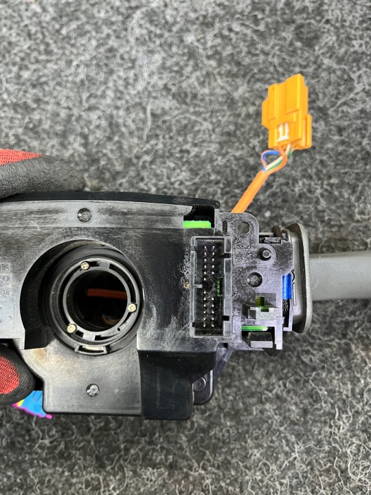 VOLVO V70 II COMMUTATEUR COMPOSITE BANDE 8685371