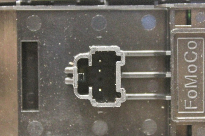 BOUTON COMMANDE VITRE GAUCHES AVANT PORTES FORD KUGA III (DFK)