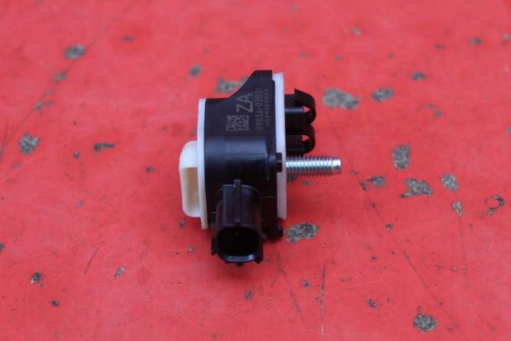 CAPTEUR DE COLLISION PORTES DROIT AVANT 8983A-02021 TOYOTA COROLLA E21 19-