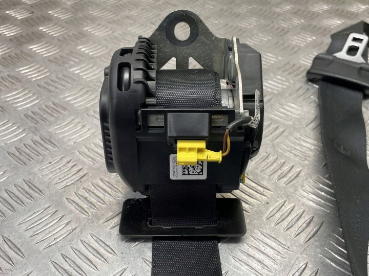 MERCEDES OE A2138605301 W213 CEINTURE DE SÉCURITÉ GAUCHE ARRIÈRE USAGÉ