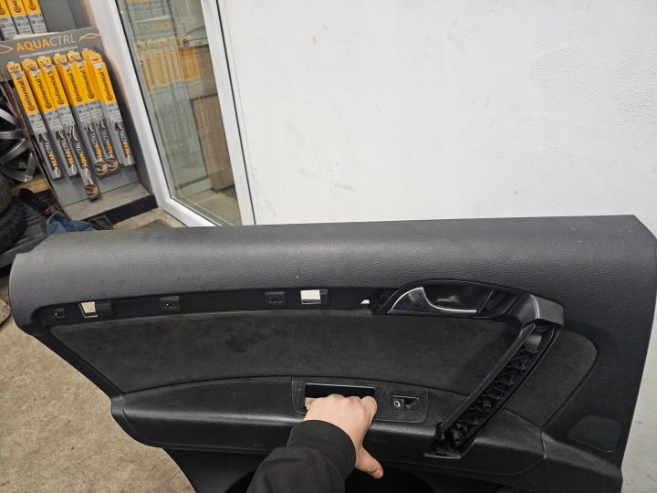 AUDI Q7 4L 06R COLLECTEUR GARNITURE PORTES GAUCHE ARRIÈRE 4L0867305A 4L0867305B