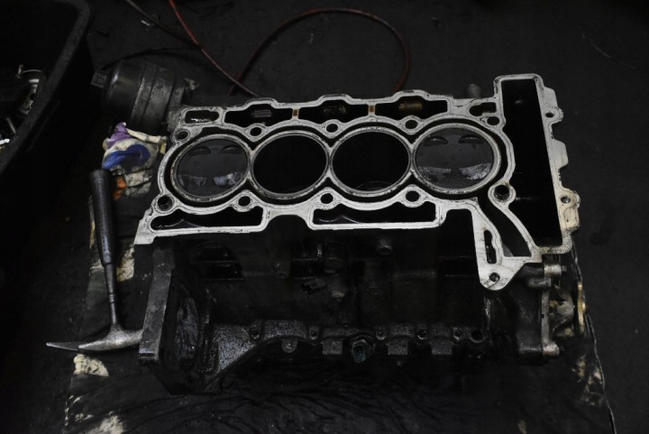 BLOC BAS MOTEUR ARBRE MBGU30 PEUGEOT 207 1 I 1.6 VTI 120 KM 06-09