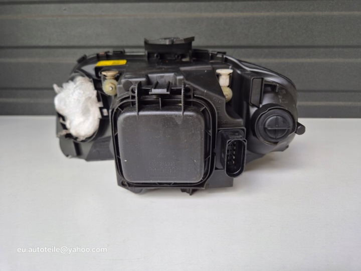 AUDI A3 8P 03 PHARE DROIT DROITE AVANT 8P0941004A