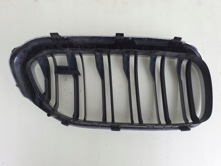 BMW M5 F90 RÉSERVOIR CALANDRE ORIGINAL 8063173 GAUCHE