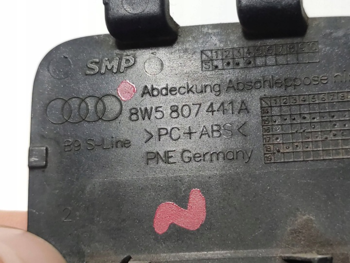 AUDI A4 B9 BERLINE S-LINE BOUCHON CROCHET PARE-CHOCS ARRIÈRE 8W5807441A