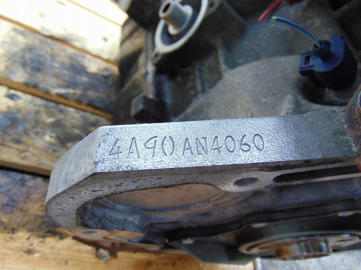 MOTEUR POTEAU MITSUBISHI COLT VI 1.3 4A90 94 MILLE KM