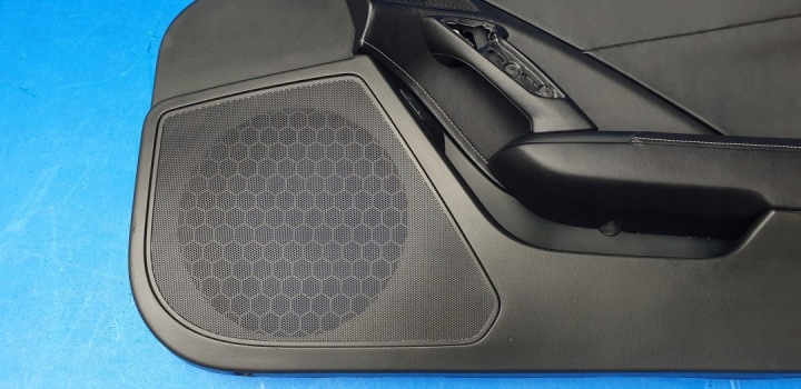 COLLECTEUR DROIT GARNITURE PORTES BOSE CHEVROLET CORVETTE C7