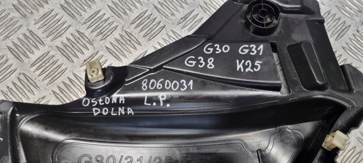 BMW G30 G31 TRIANGLE PROTECTION INFÉRIEURE PASSAGE DE ROUE GAUCHE AVANT 8060031
