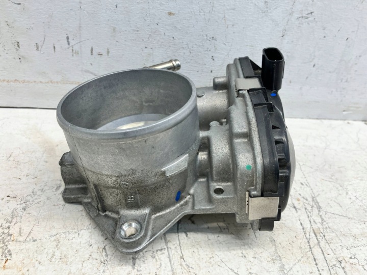 COROLLA E21 2.0H HYBRIDE PAPILLON DES GAZ 22030-F2040