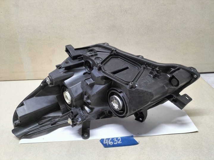 TOYOTA VERSO PROJECTEUR DROIT (SZCZECIN-GORZOW- POZNAŃ 4632