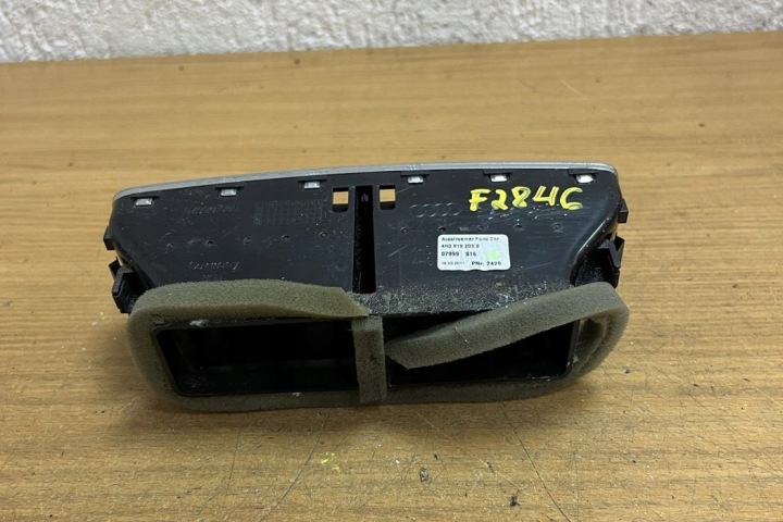 WYPOSARZENIE INTÉRIEUR AUDI A8 (4H_) 4H0819203B DIESEL 2011