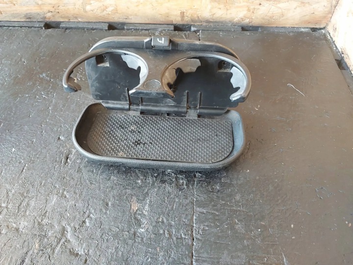 AVANT POIGNÉE SUR GODET CUPHOLDER VOLKSWAGEN PASSAT B4 3A1862531