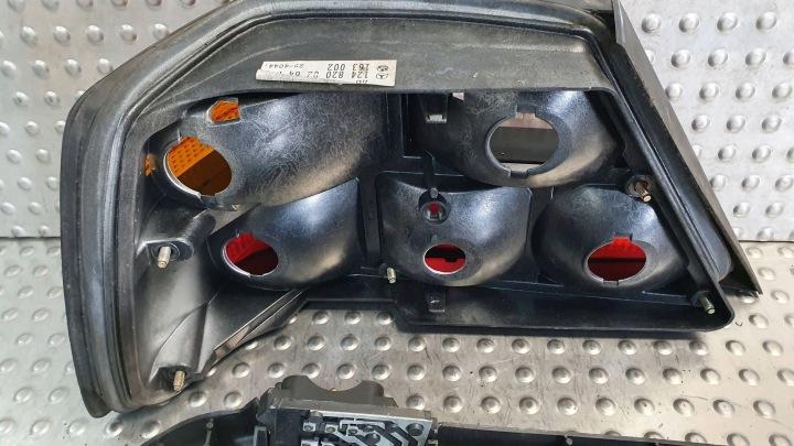 PHARE ARRIÈRE DROITE MERCEDES W124 1248200264 93-