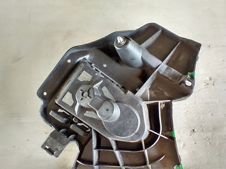 VOLVO V40 II 2 FIXATION DROIT ARRIÈRE GLISSIÈRE PARE-CHOCS DROIT ARRIÈRE 31395104
