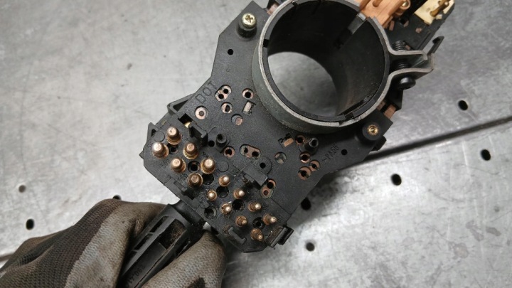 COMMUTATEUR COMPOSITE AUDI A4 B5 UNIVERSEL 1.9TDI 97R 4D0953513