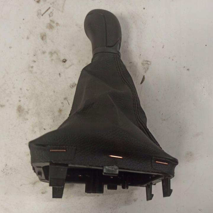 SKODA FABIA IV CARTER POMMEAU DE VITESSE CHANGEMENTS VITESSE 6VB711113
