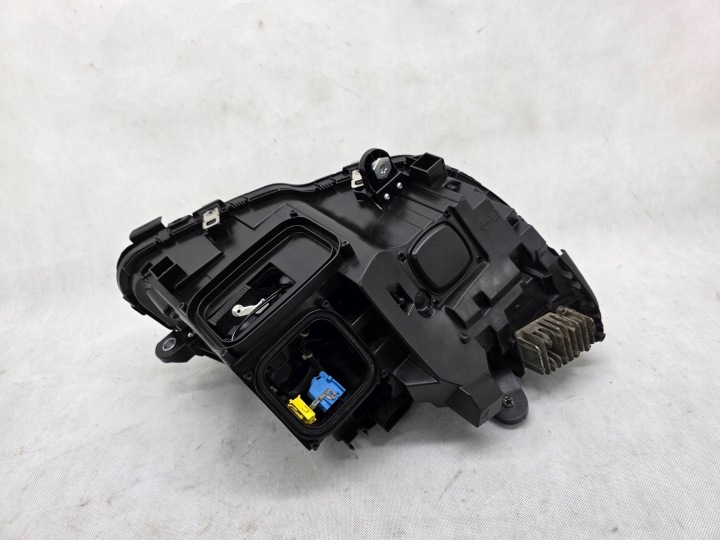MB MERCEDES C-KLASA W205 PHARE AVANT GAUCHE COMPLET LED ILS EUROPE A2059063104
