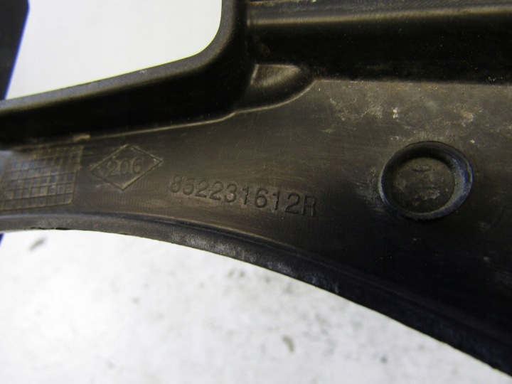 RENAULT MEGANE IV HAYON GLISSIÈRE PARE-CHOCS GAUCHE ARRIÈRE 852231612R