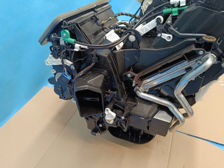VW PASSAT B9 VARIANT 2.0 TDI 110KW 2024R MOISSONNEUSE-BATTEUSE CHAUFFAGE VENTILATEUR