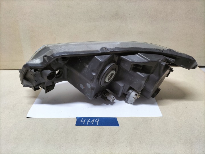 SUZUKI VITARA III PROJECTEUR DROIT (SZCZECIN-GORZOW- POZNAŃ 4719