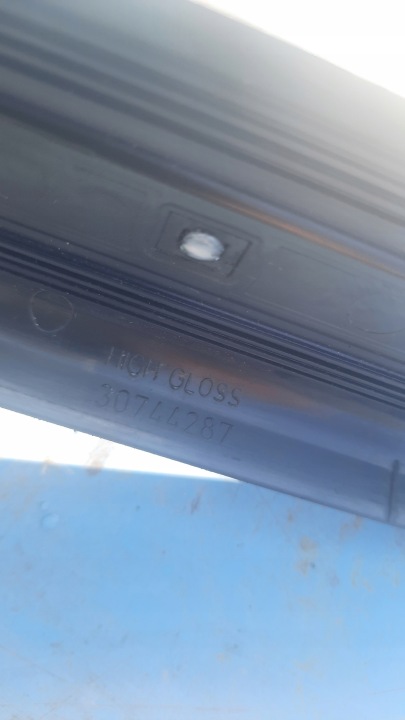 MOULURE SEUIL DROIT ARRIÈRE VOLVO V50 LIFT 30744287