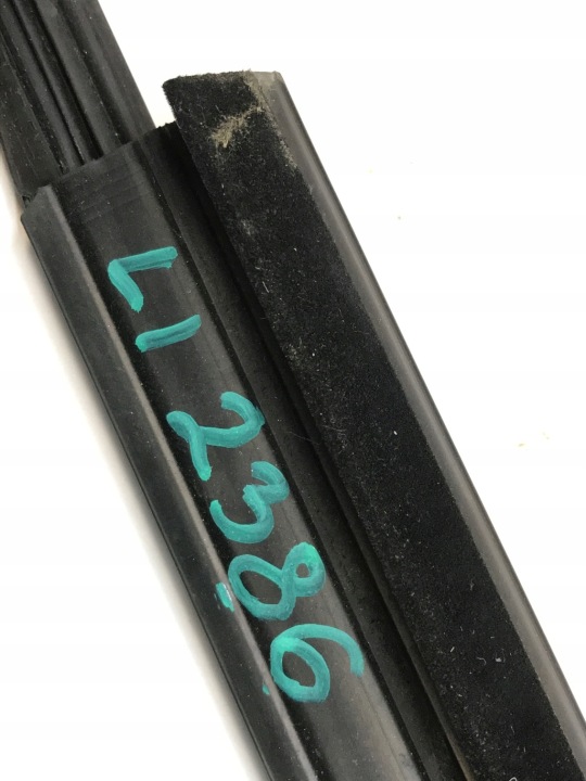 MOULURE RACLOIR DROIT AVANT NOIRE BMW X1 U11 9451533